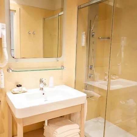 Conchiglia 4* Cervia