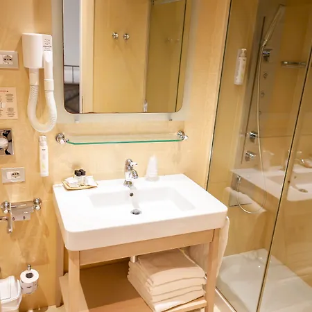 Conchiglia 4* Cervia