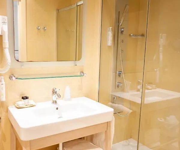 Conchiglia 4* Cervia